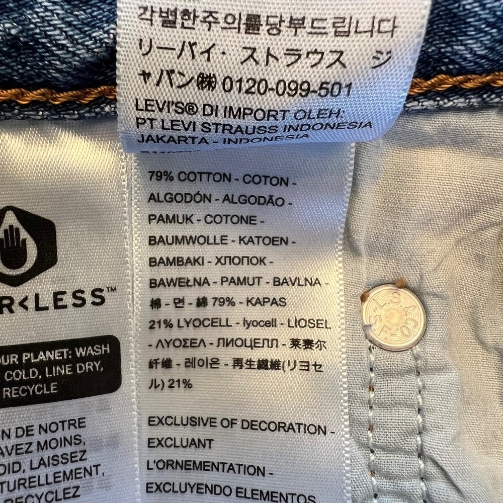 Levi’s Distressed Ribcage Cut-Off Jean Shorts - Picture 11 of 13
